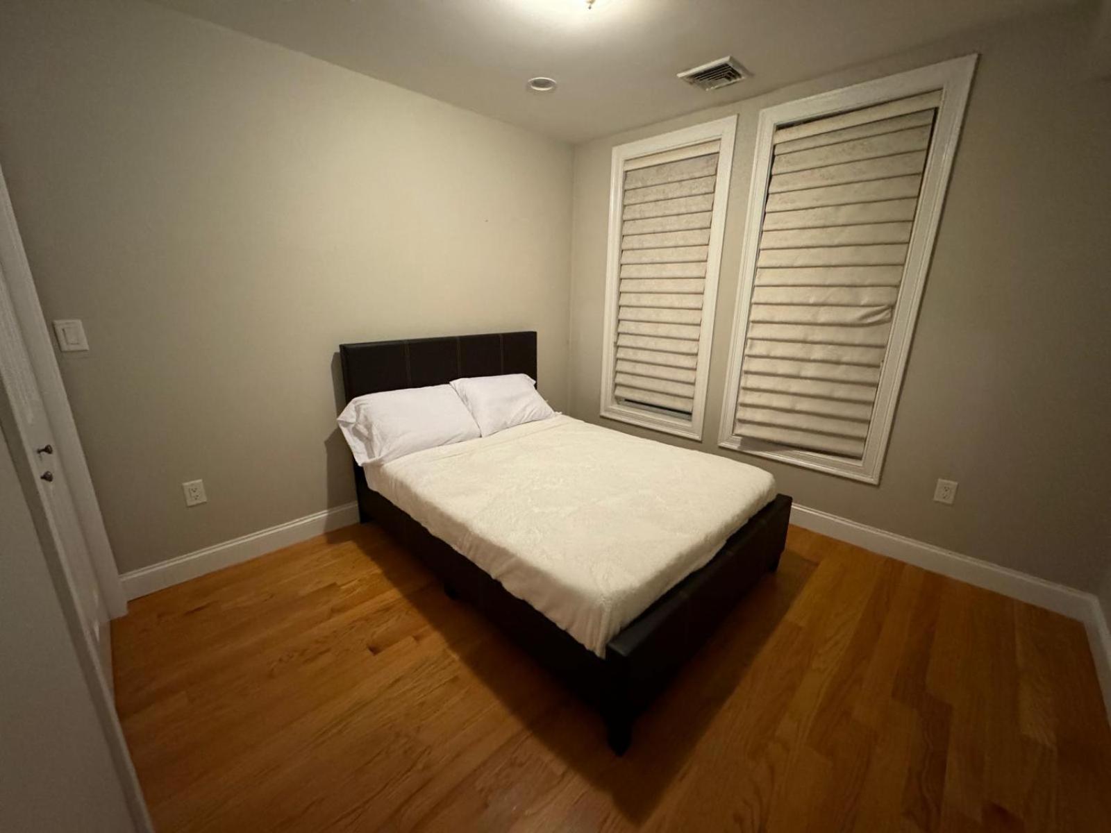 Apartment Ultra Convenient Luxury In South With Private Parking Garage *