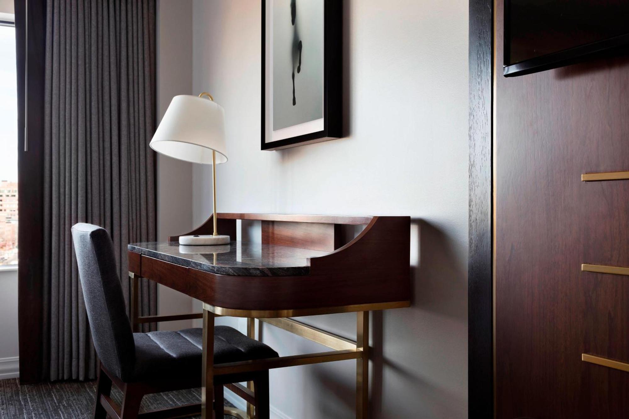 Marriott Long Wharf Hotel