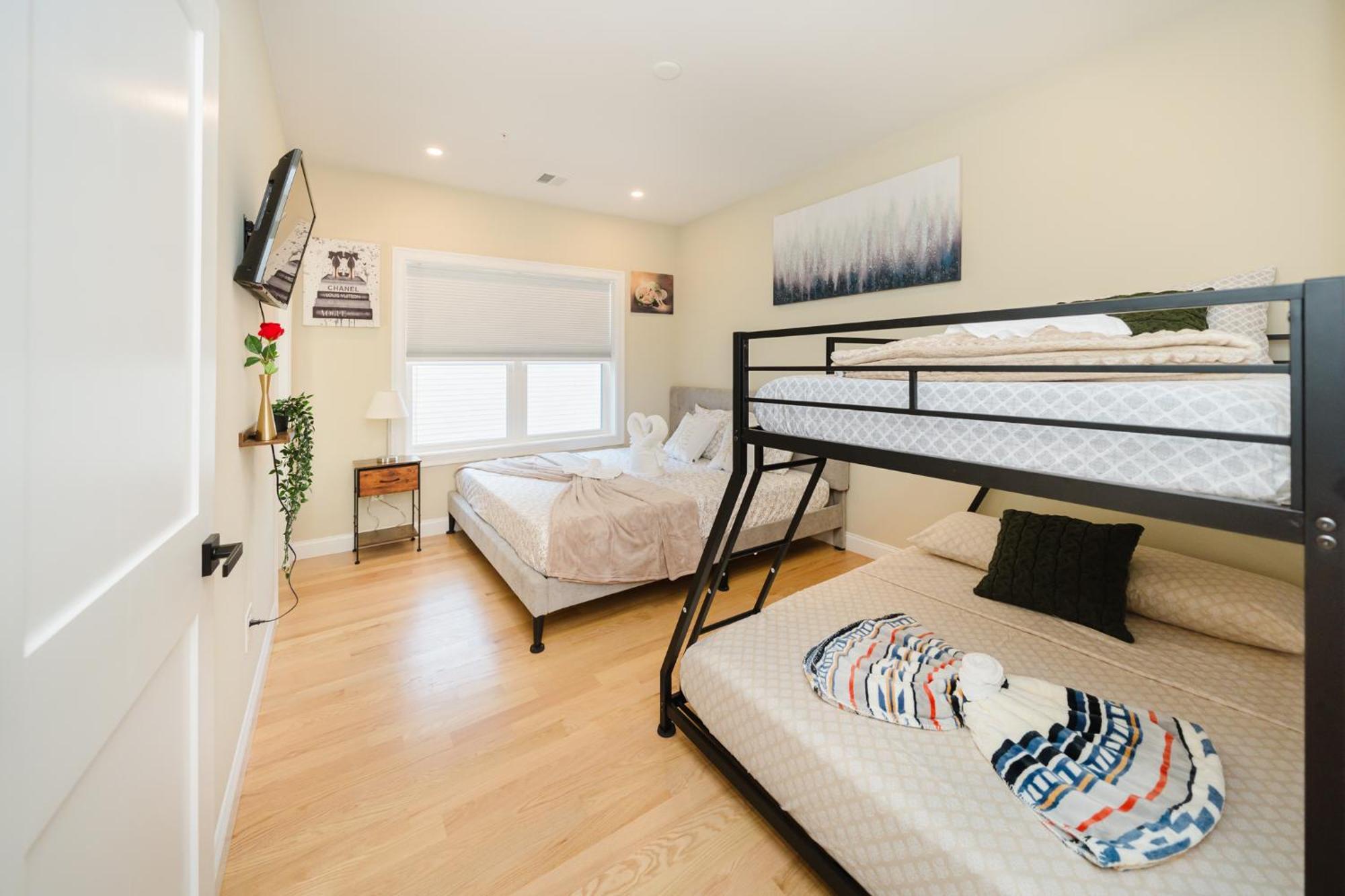 60-2 Newly Built & Lovely In * Boston