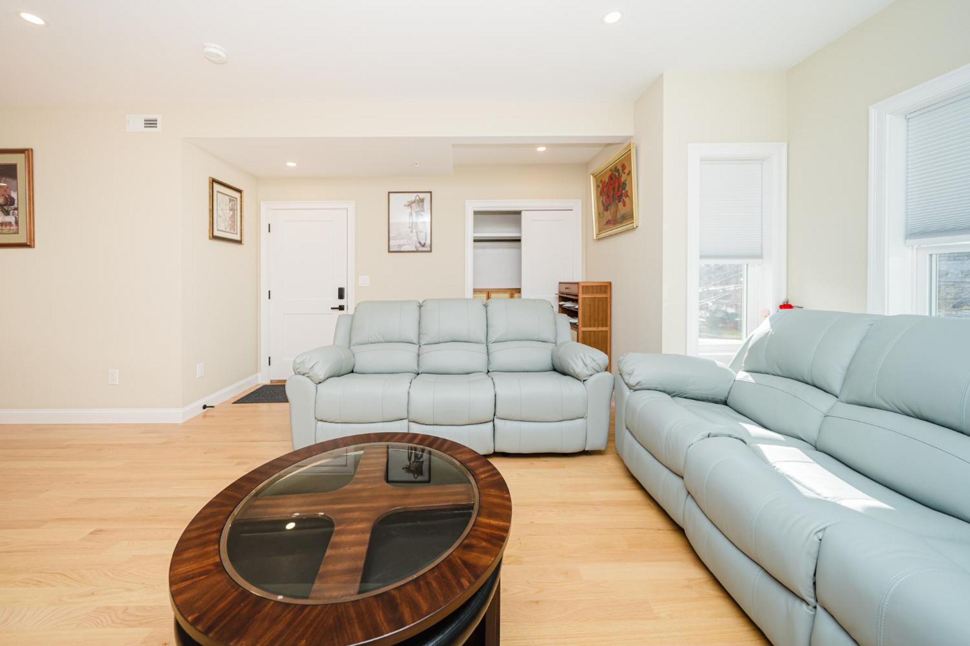60-2 Newly Built & Lovely In Apartment