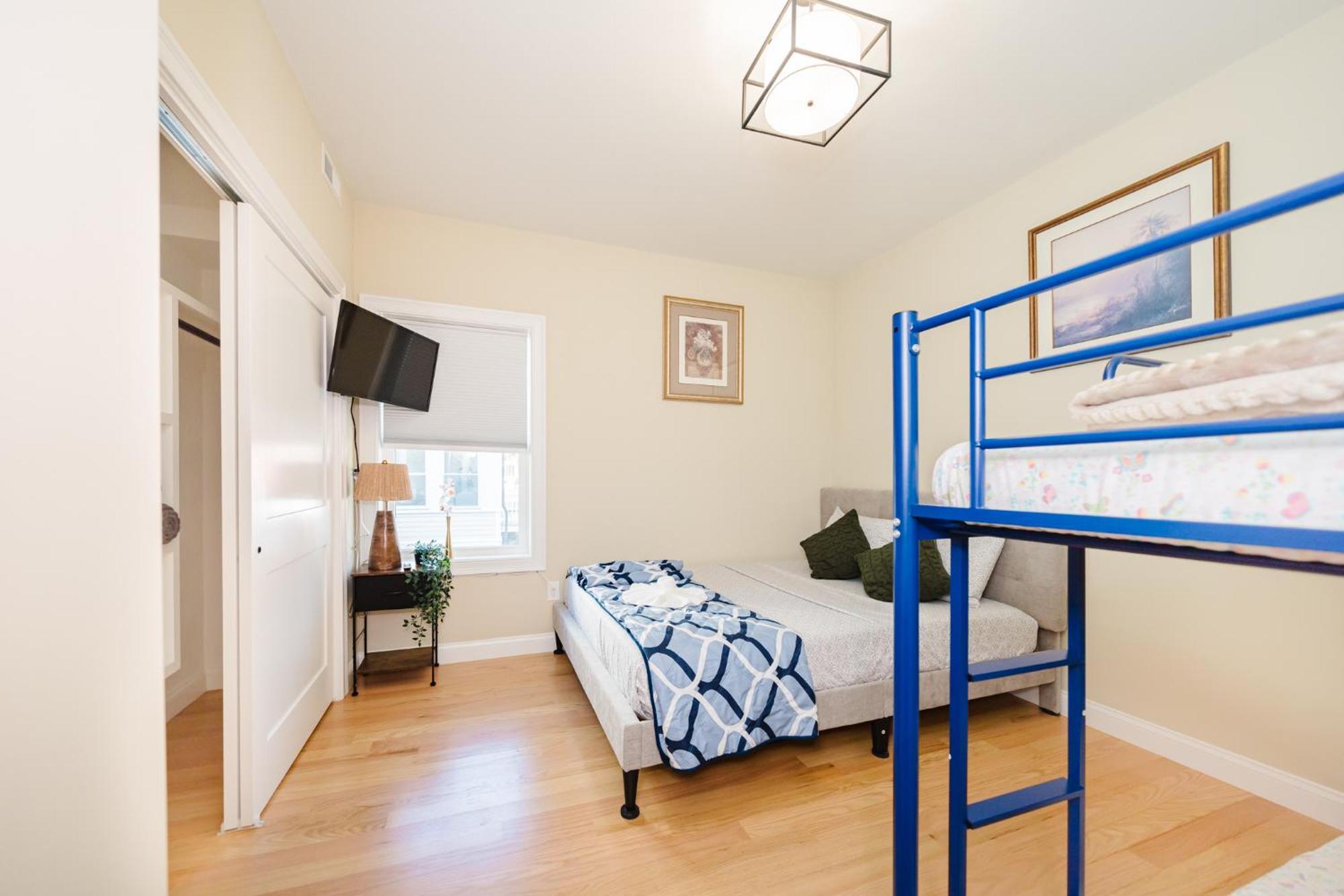 60-2 Newly Built & Lovely In Apartment *