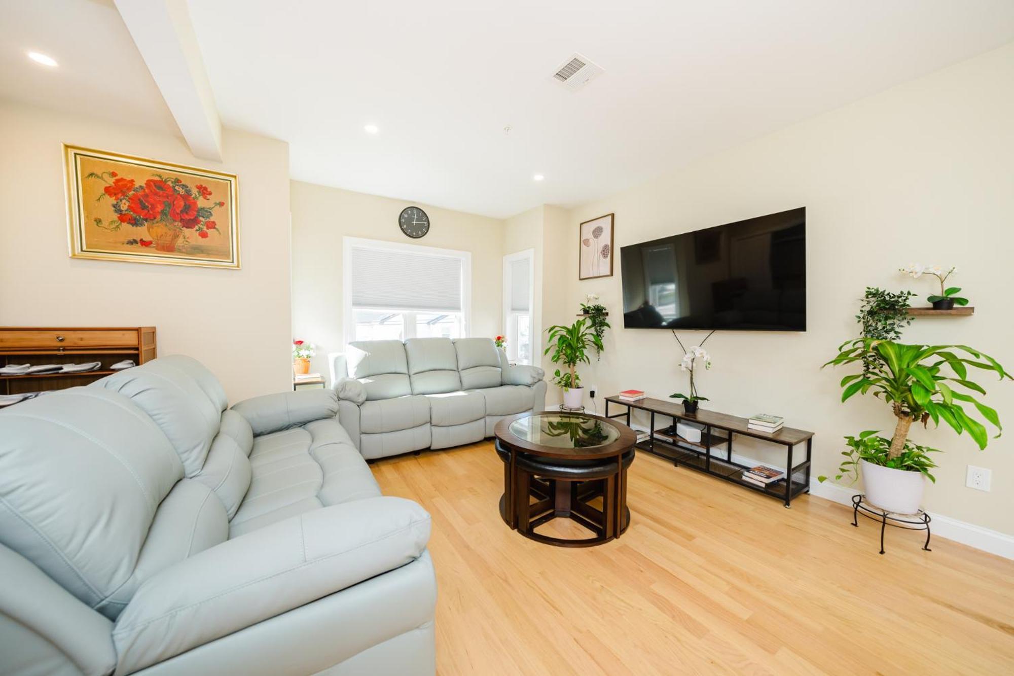 60-2 Newly Built & Lovely In Apartment *