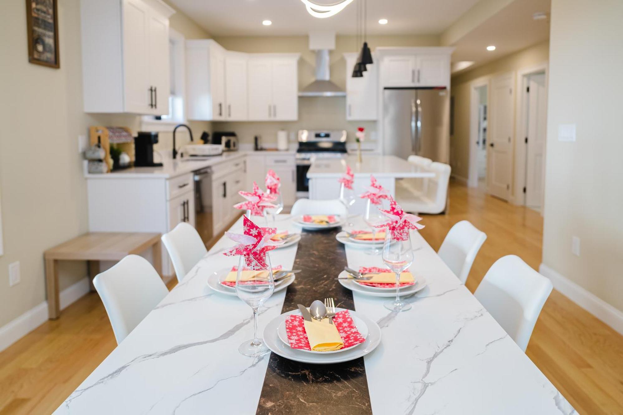 60-2 Newly Built & Lovely In * Boston