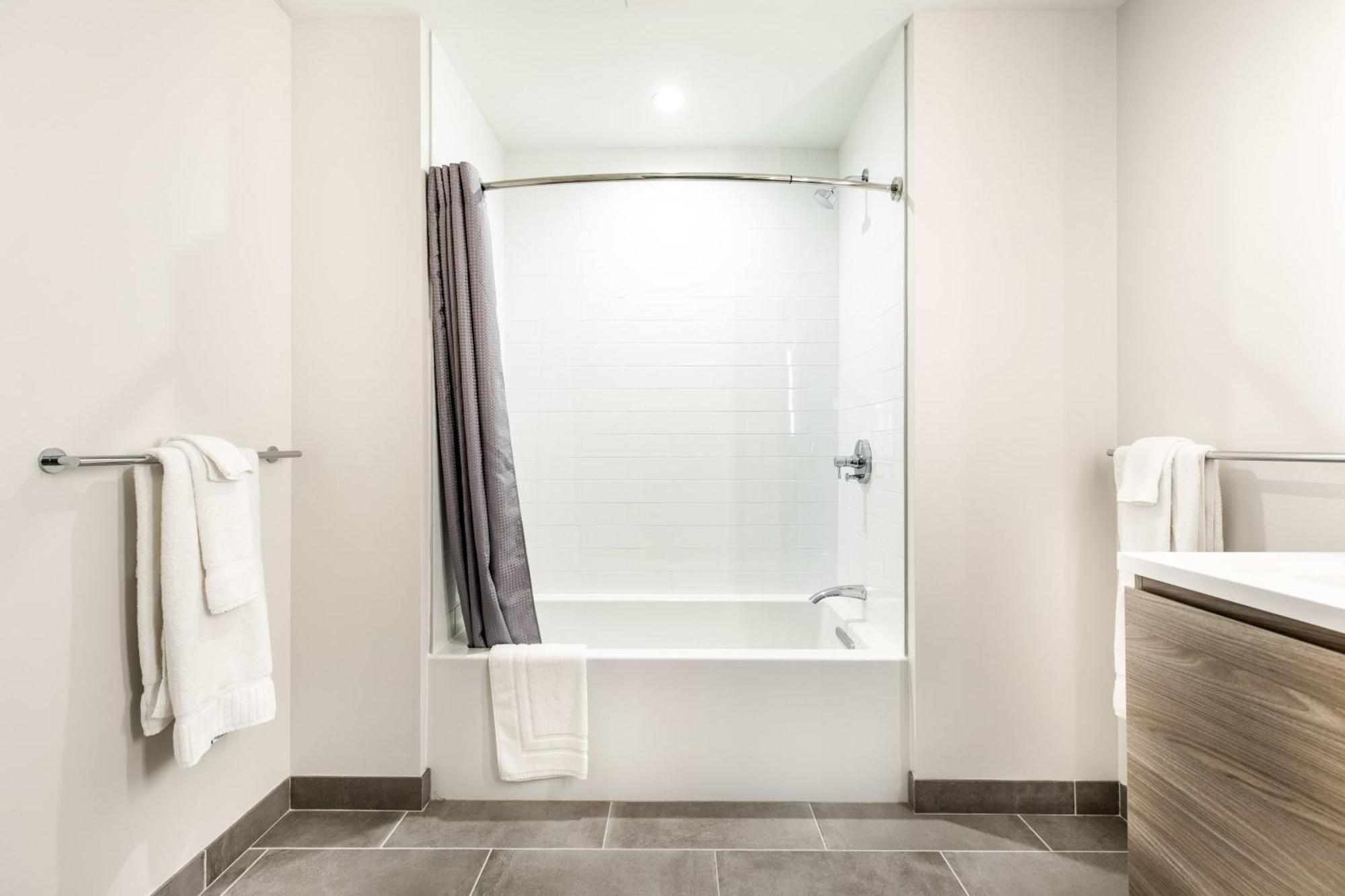 Luxury With Gym - Alx-1023 * Boston