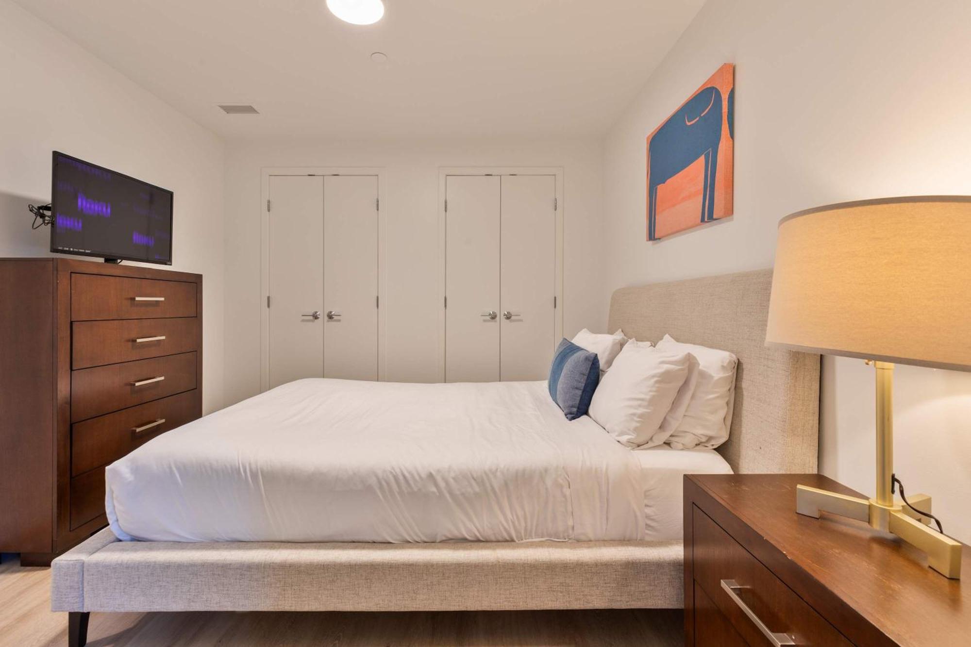 Gorgeous With Kitchen Apartment *