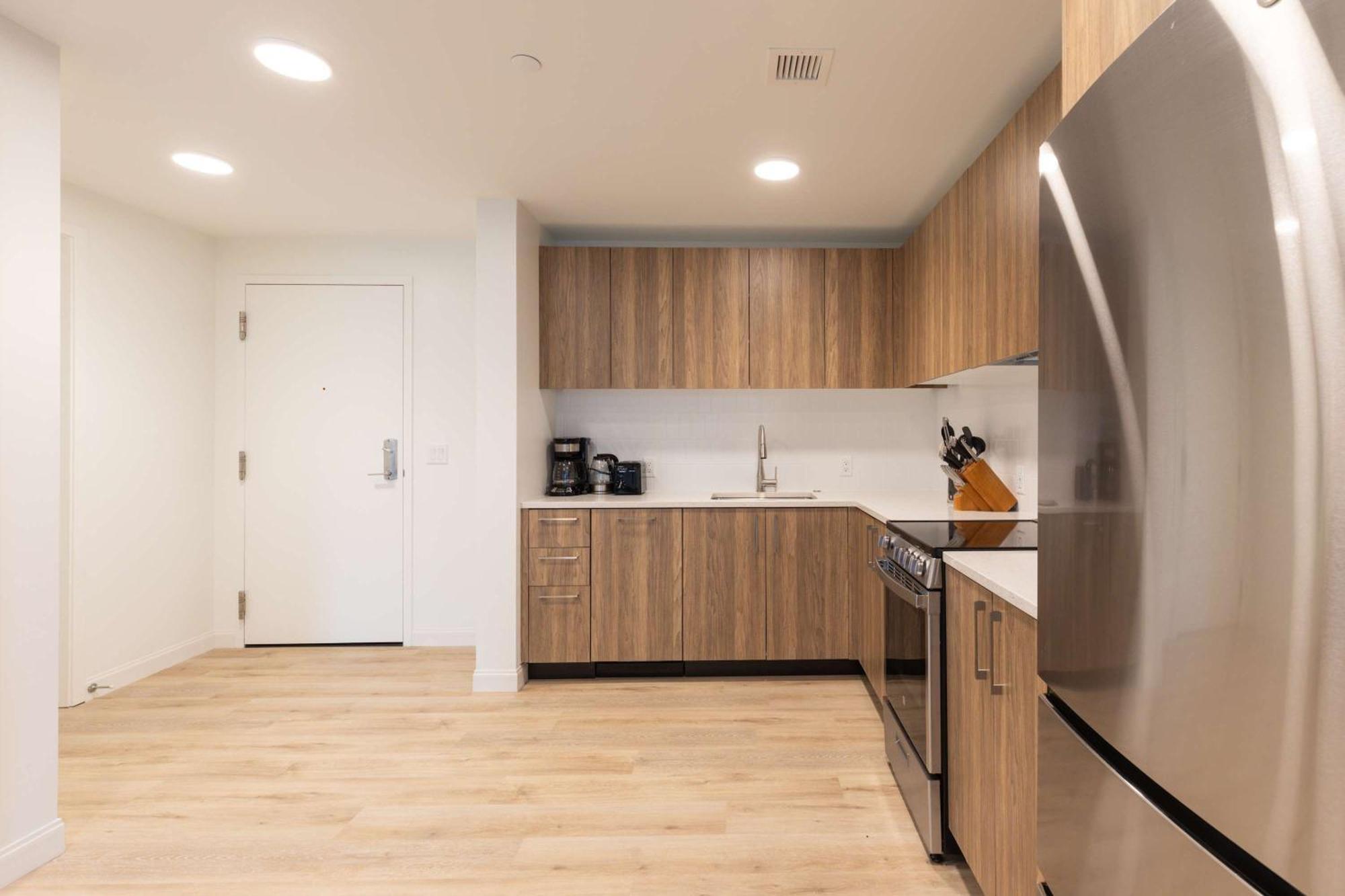 Gorgeous With Kitchen - Idl-247