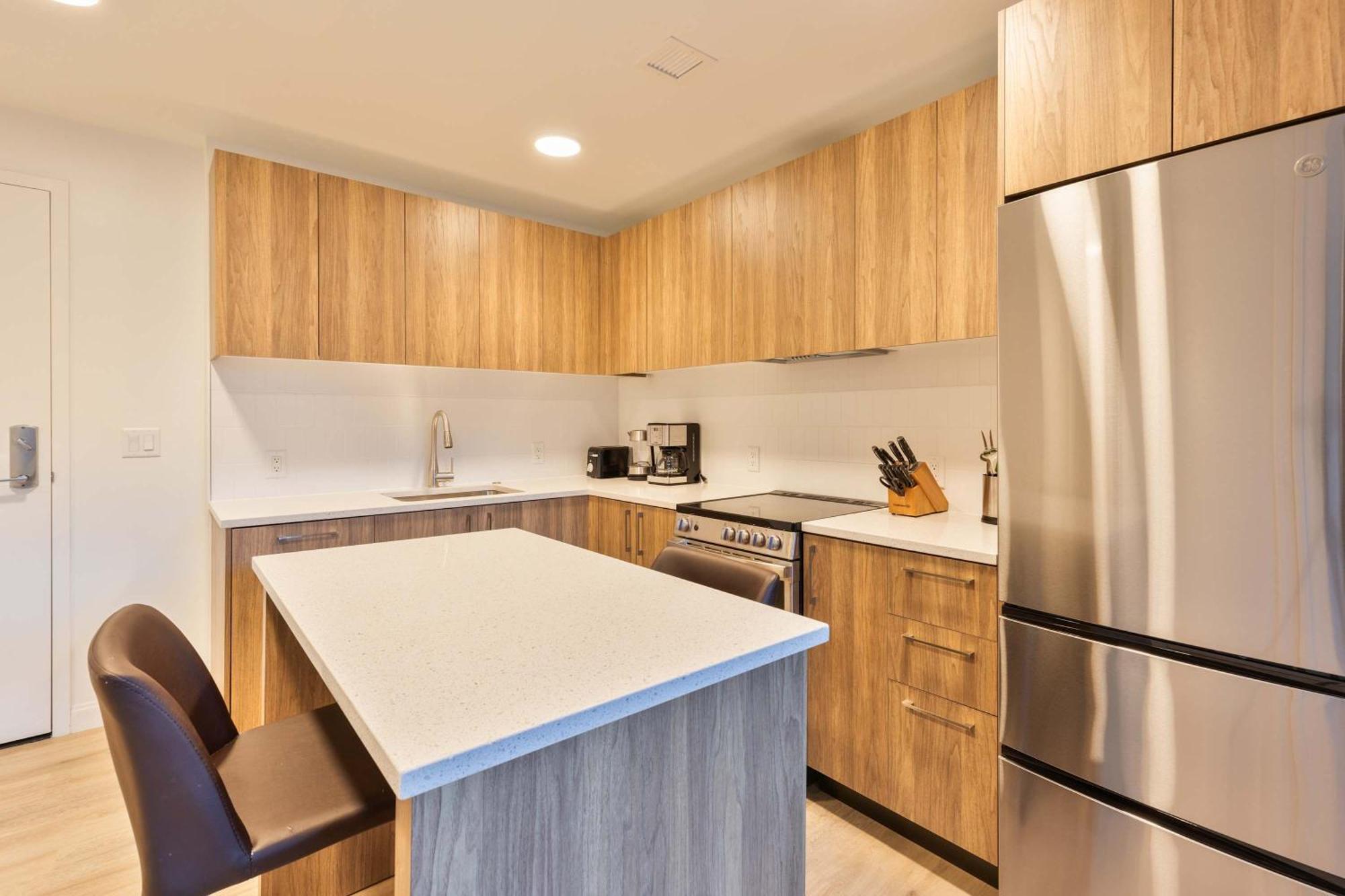 Private Modern With Kitchen * Boston