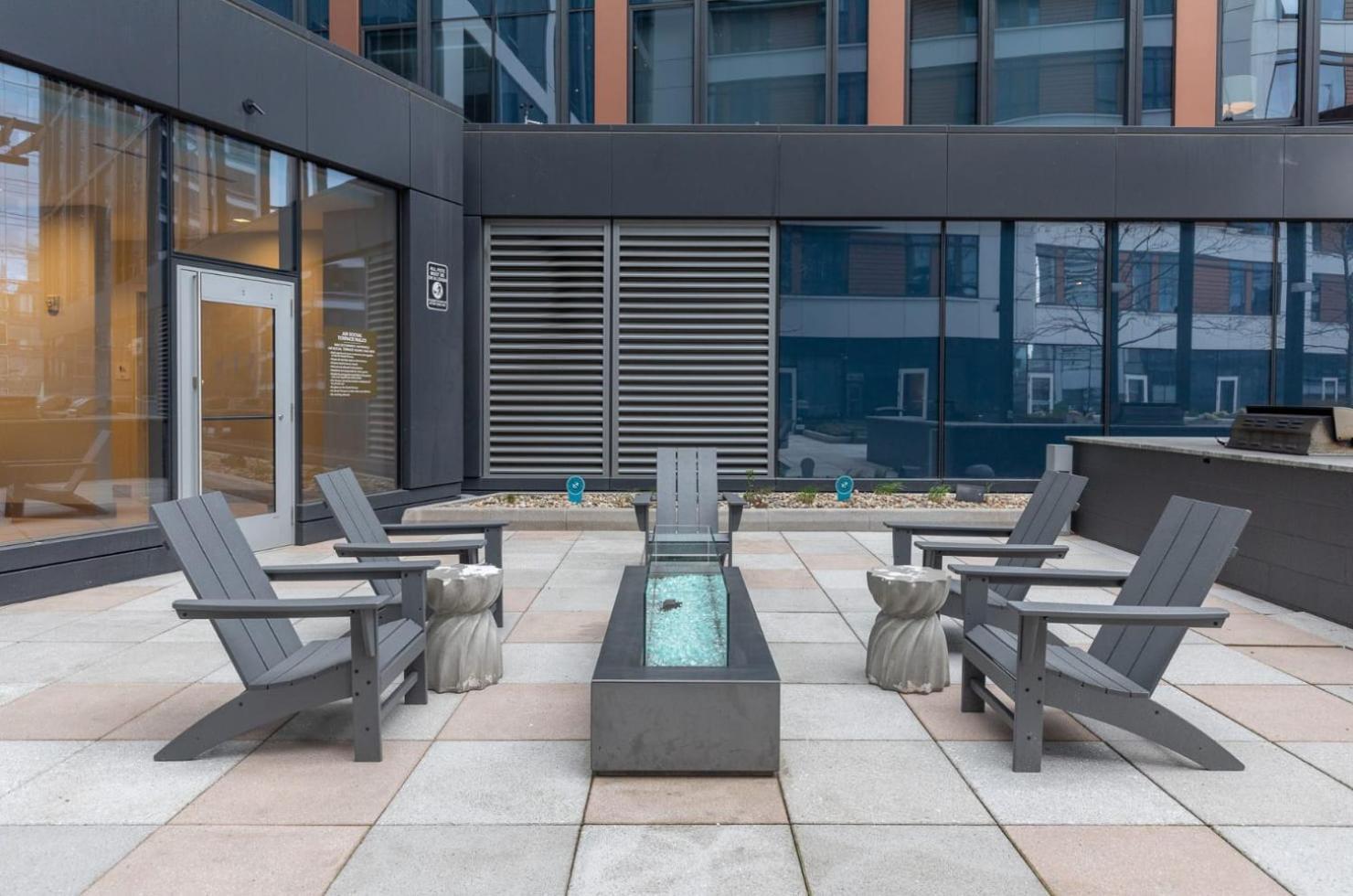 Bright Downtown With Gym - Via-519 Apartment *
