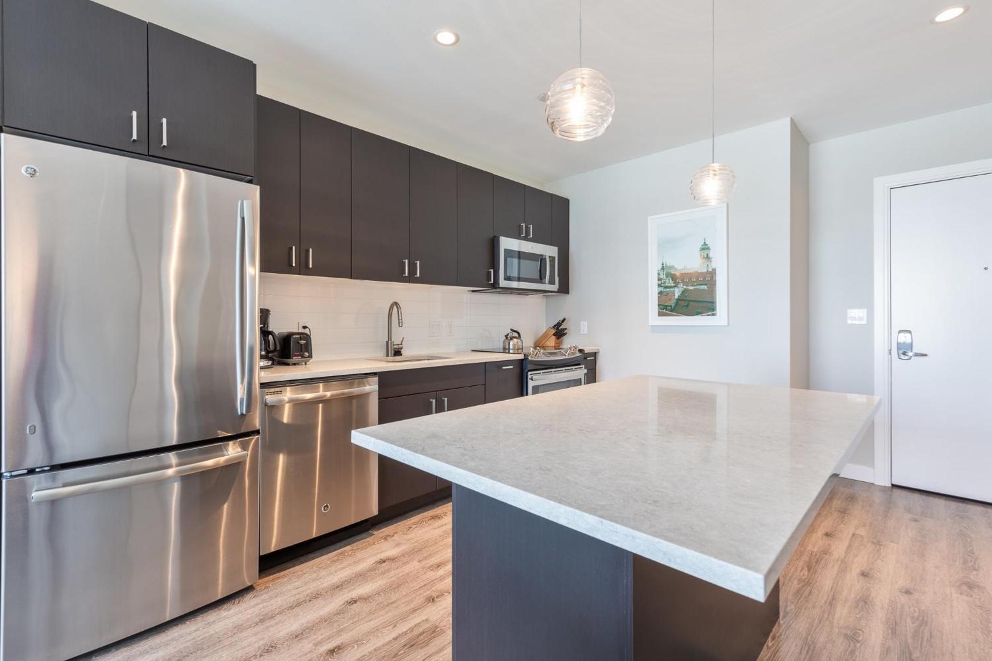 Apartment Bright Downtown With Gym - Via-519 *