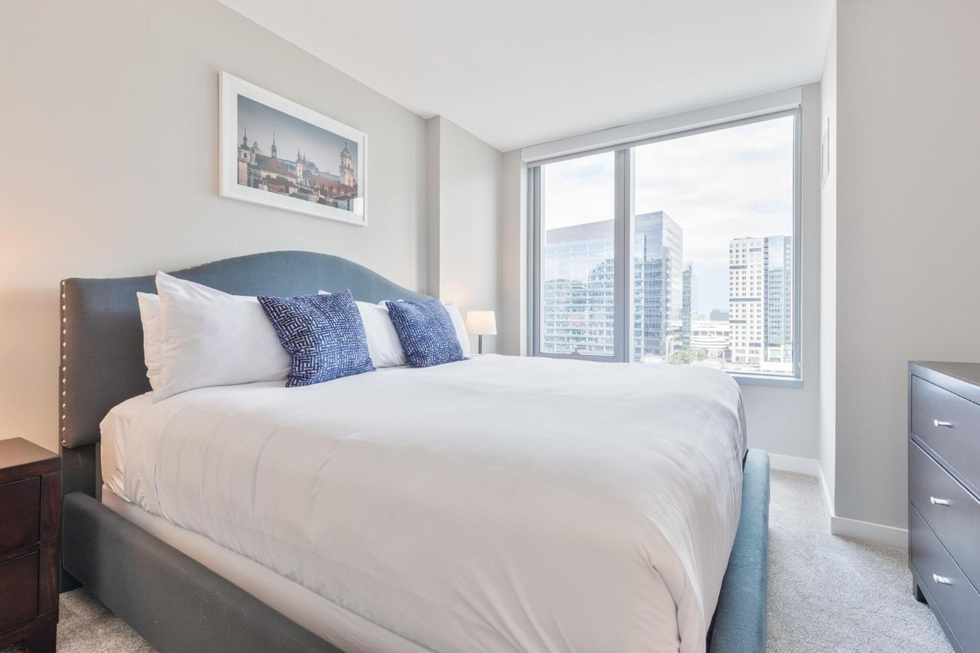 Bright Downtown With Gym - Via-519