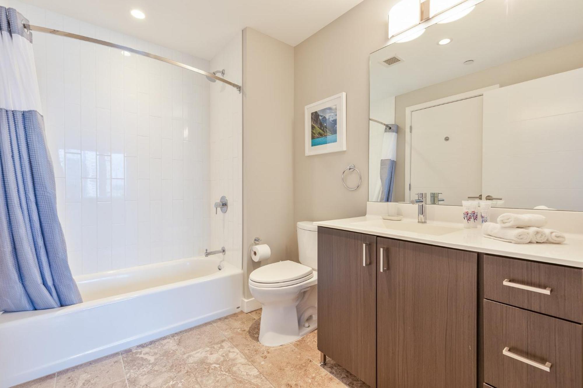 Apartment Bright Downtown With Gym - Via-519 *
