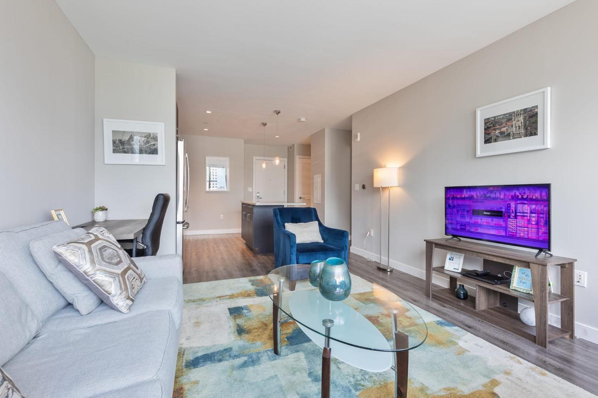 Bright Downtown With Gym - Via-519 Apartment
