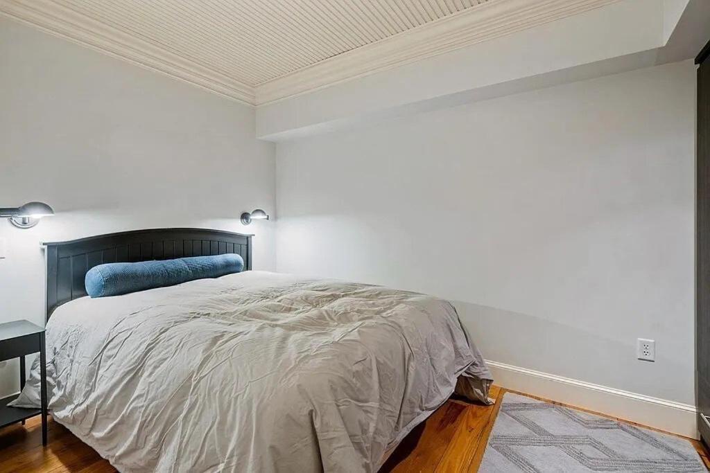 Back Bay Nantucket-style Pied-a-terre Off Newbury St Boston