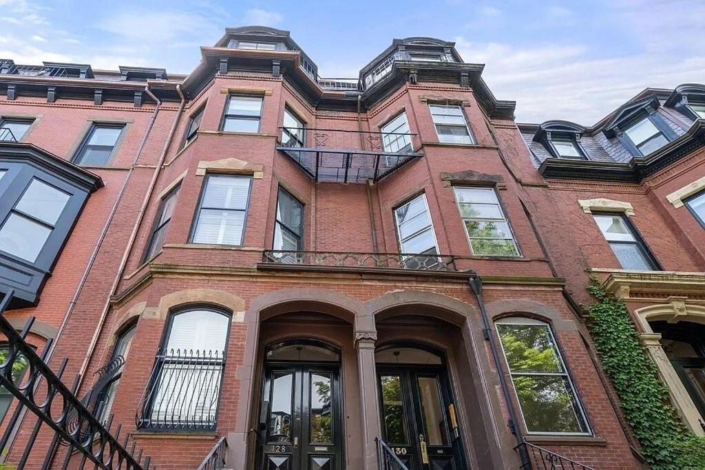 Back Bay Nantucket-style Pied-a-terre Off Newbury St Apartment Boston