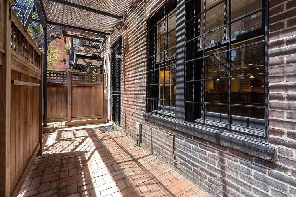 Back Bay Nantucket-style Pied-a-terre Off Newbury St Apartment