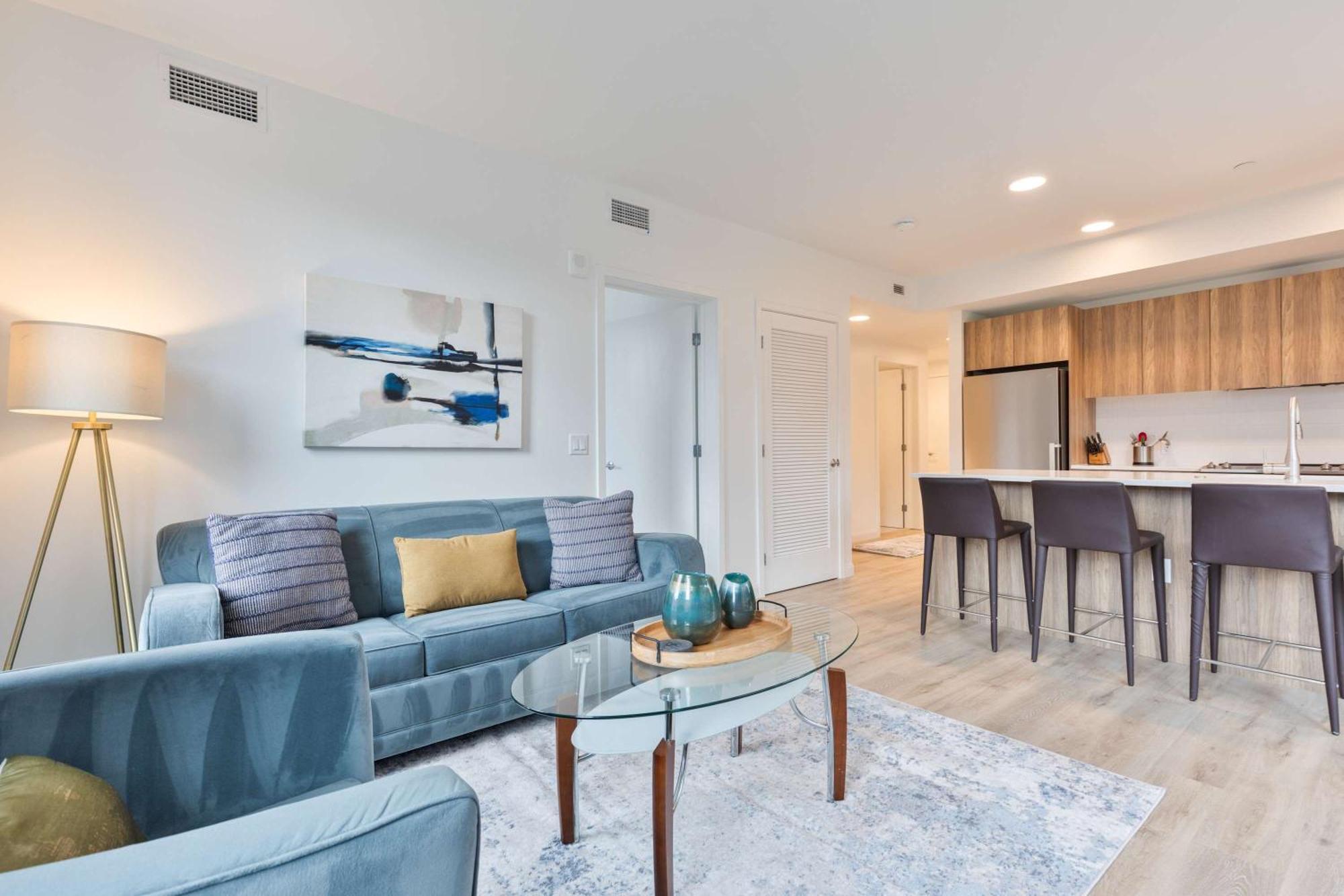 Apartment Gorgeous With Kitchen-idl-350 *