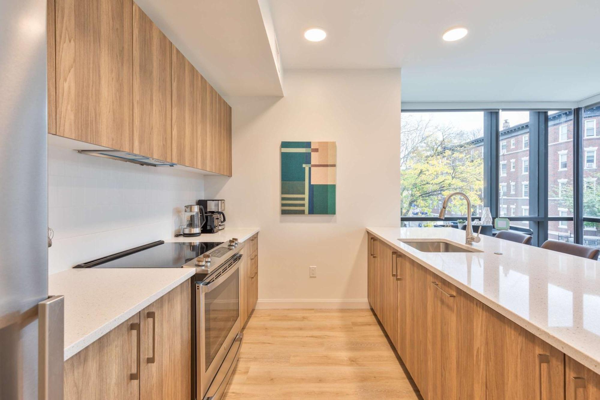 Gorgeous With Kitchen-idl-350 *