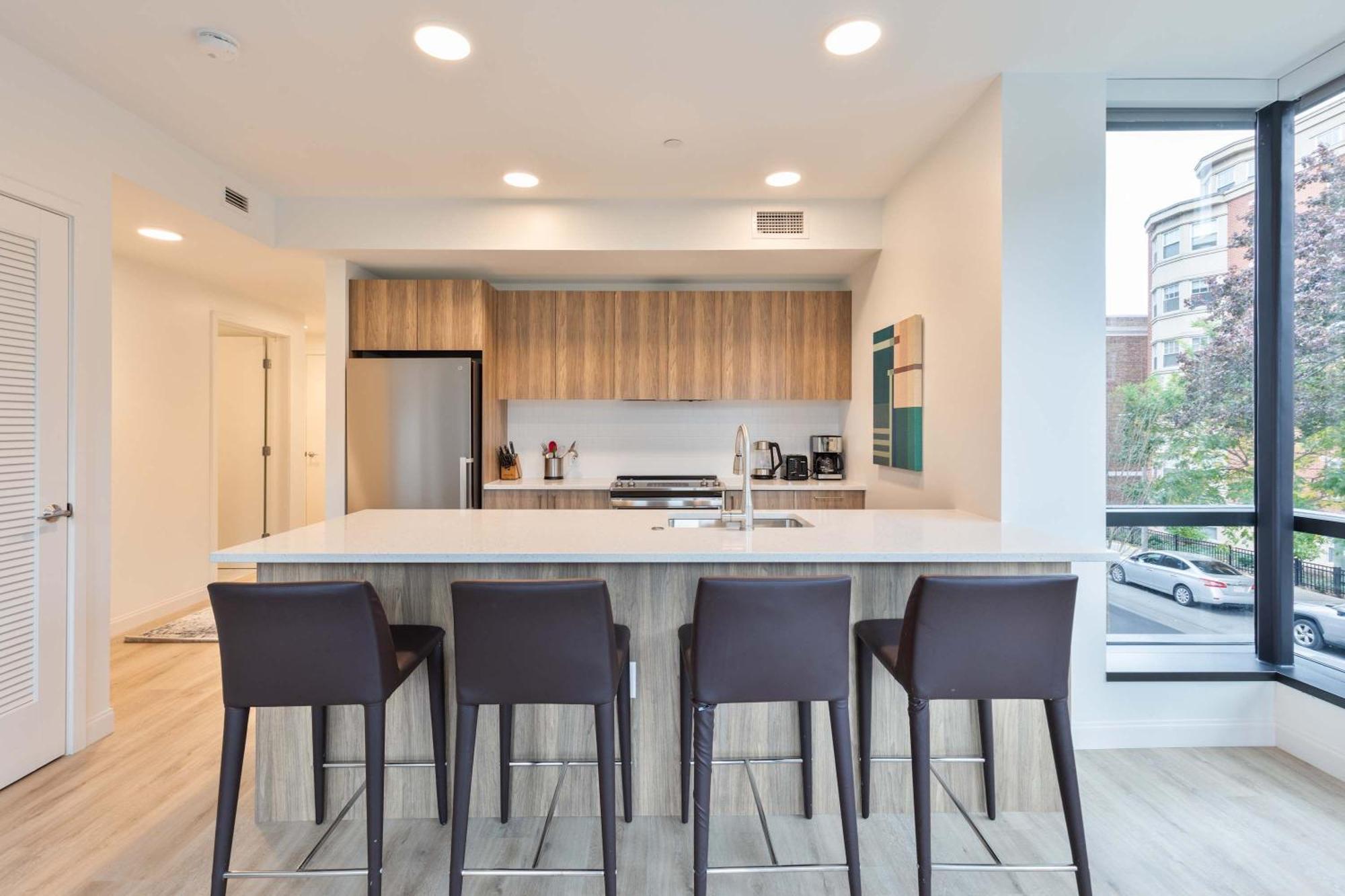 Gorgeous With Kitchen-idl-350 Boston