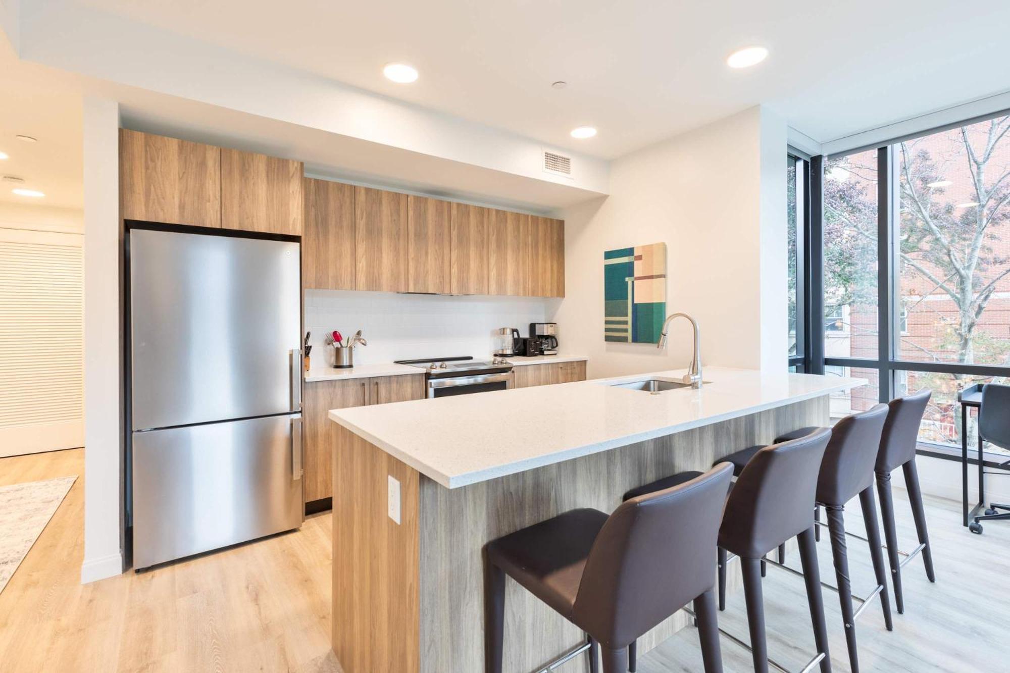 Gorgeous With Kitchen-idl-350 *