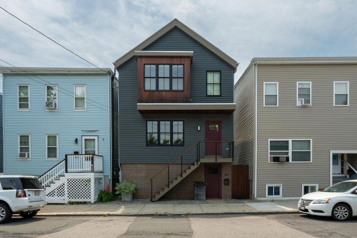 Villa Waterfront Escape - Close To Airport & Downtown *