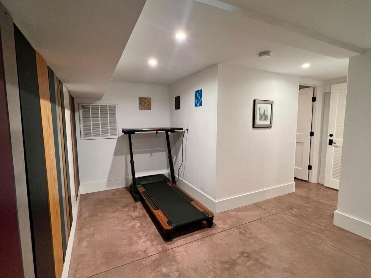 Waterfront Escape - Close To Airport & Downtown *