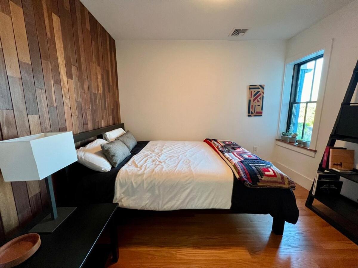 Villa Waterfront Escape - Close To Airport & Downtown Boston