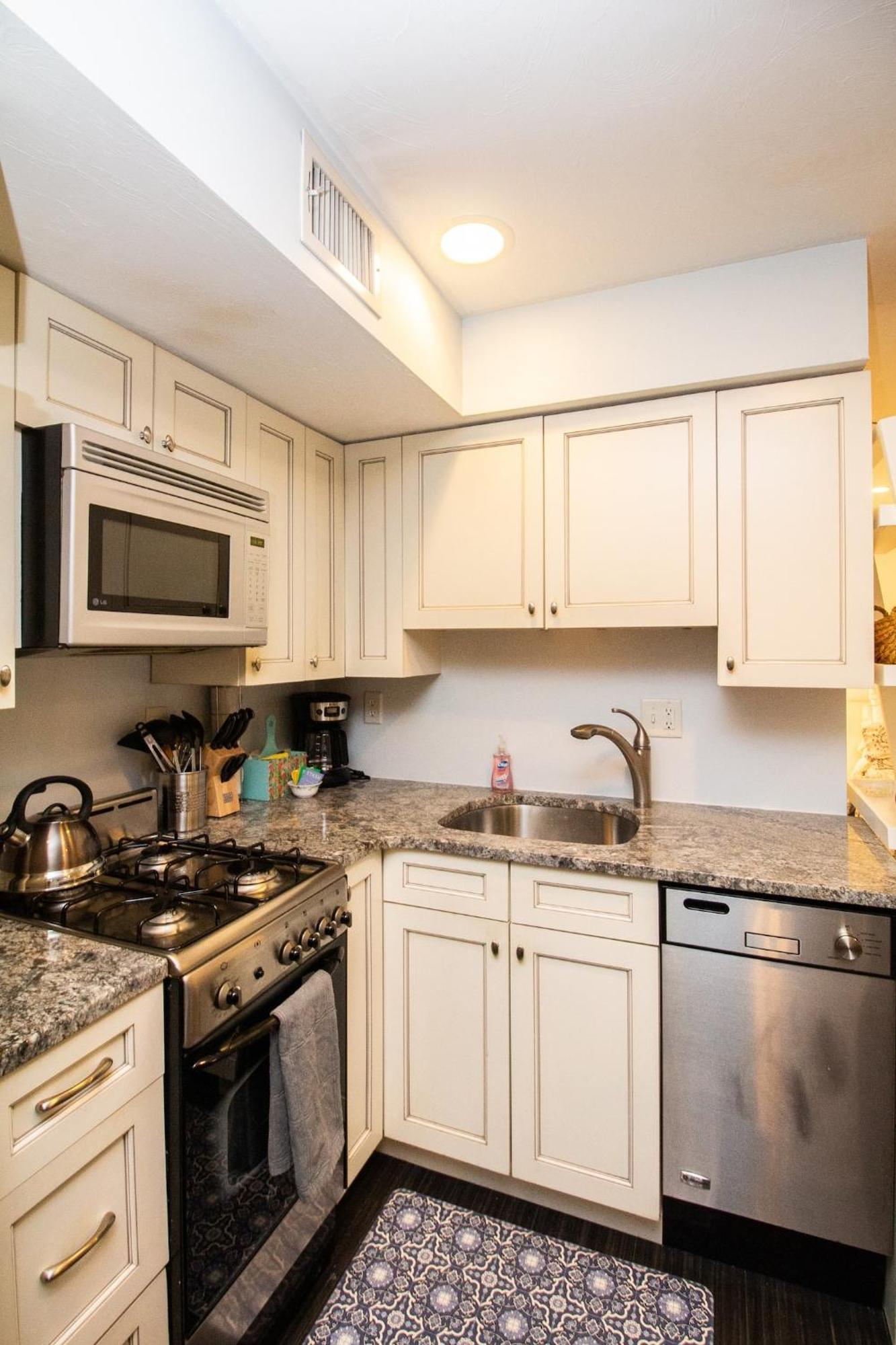Renovated Studio, Steps To Mgh, Suffolk, Sleeps 4 Apartment Boston