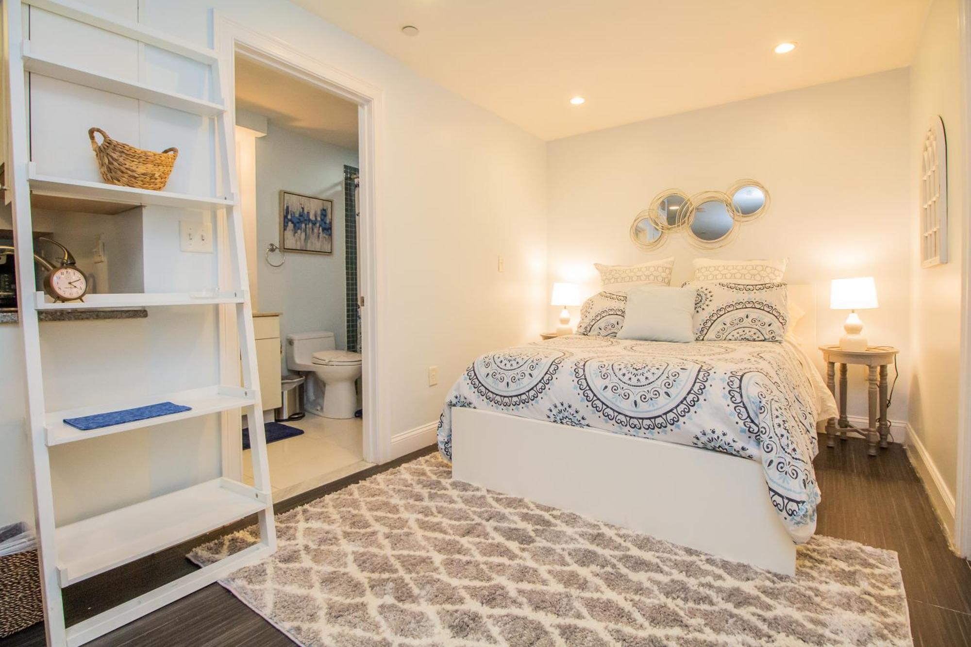 Apartment Renovated Studio, Steps To Mgh, Suffolk, Sleeps 4 Boston