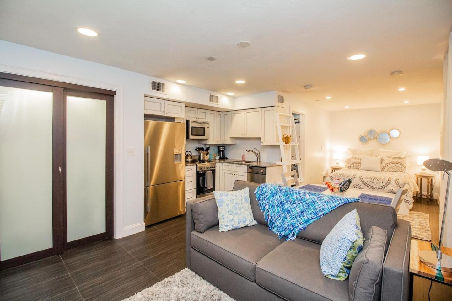 Renovated Studio, Steps To Mgh, Suffolk, Sleeps 4 Boston