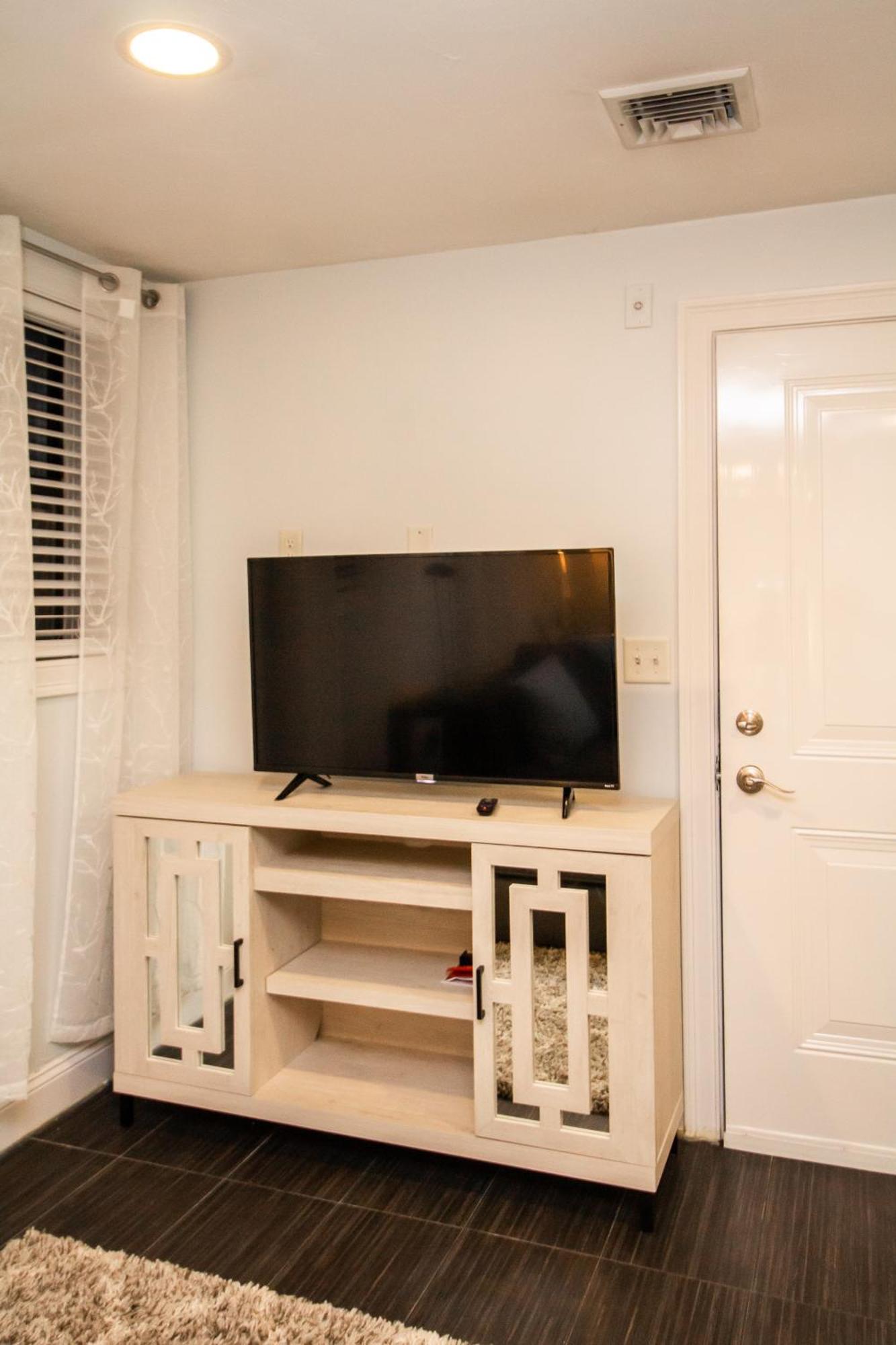 Renovated Studio, Steps To Mgh, Suffolk, Sleeps 4