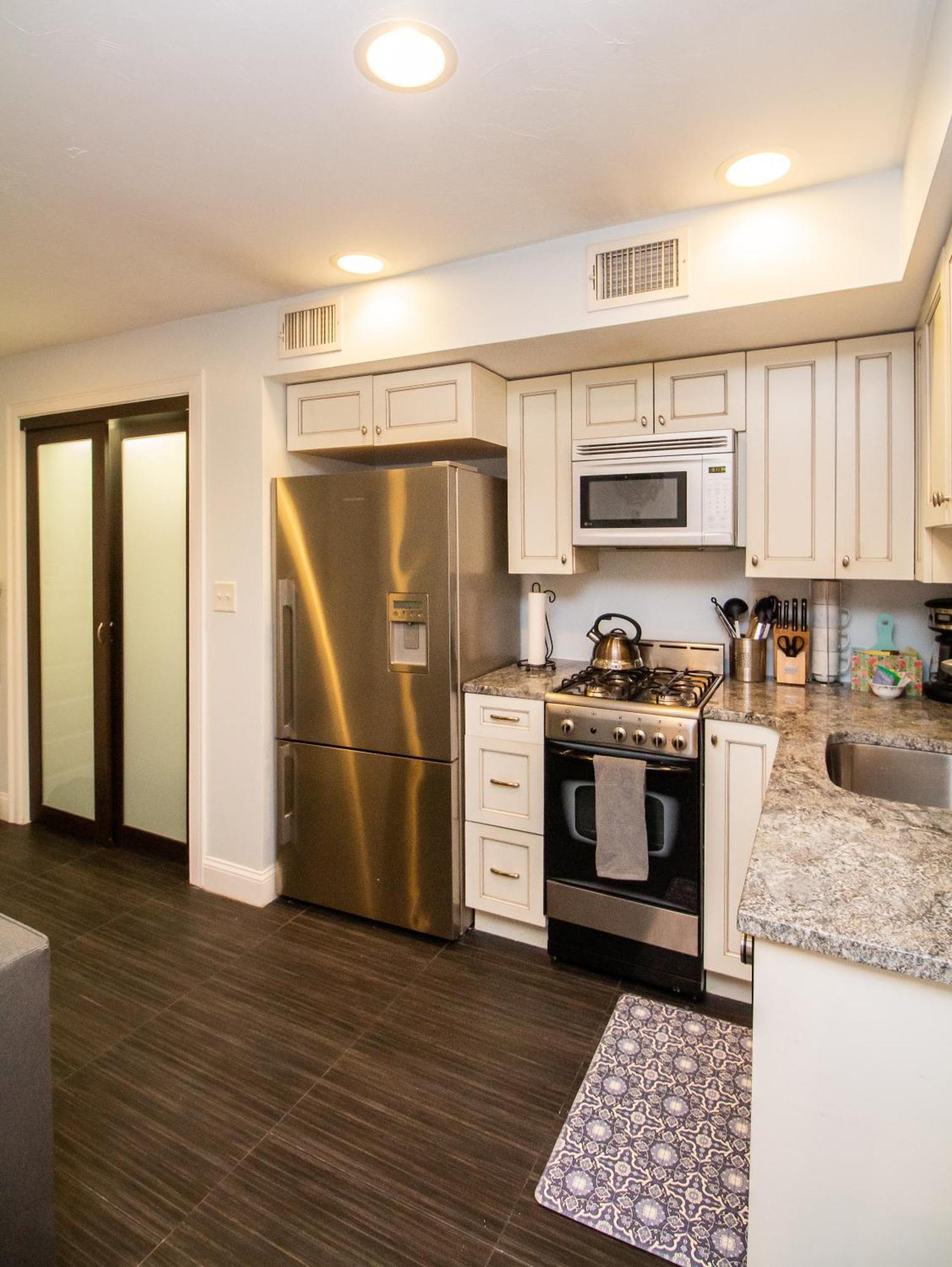 Renovated Studio, Steps To Mgh, Suffolk, Sleeps 4 Apartment Boston