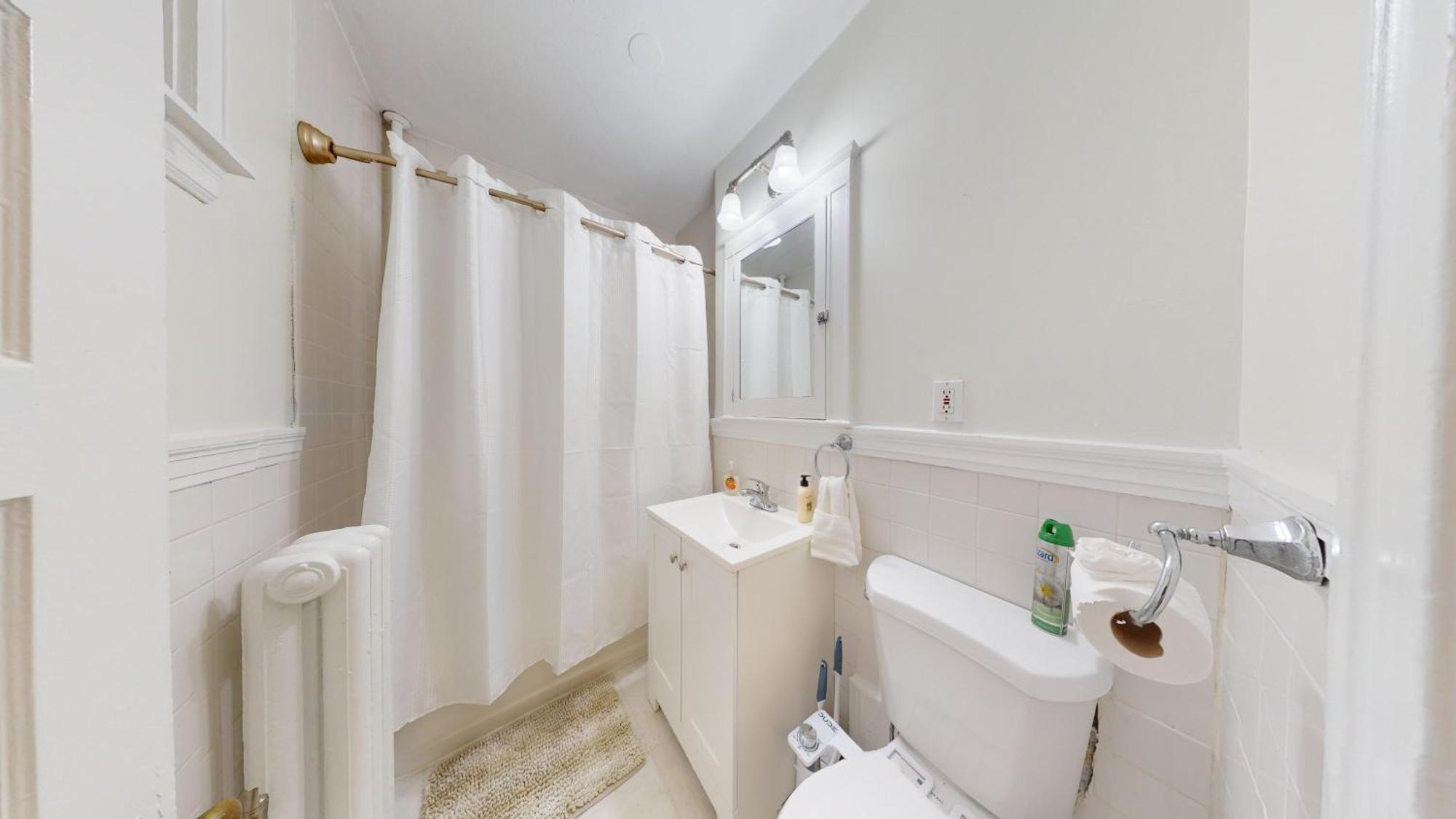 2br Retreat Near College & Longwood