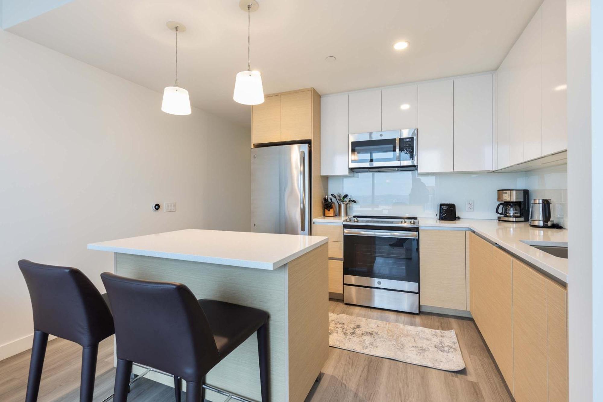 Luxury Downtown-hub-3201 *
