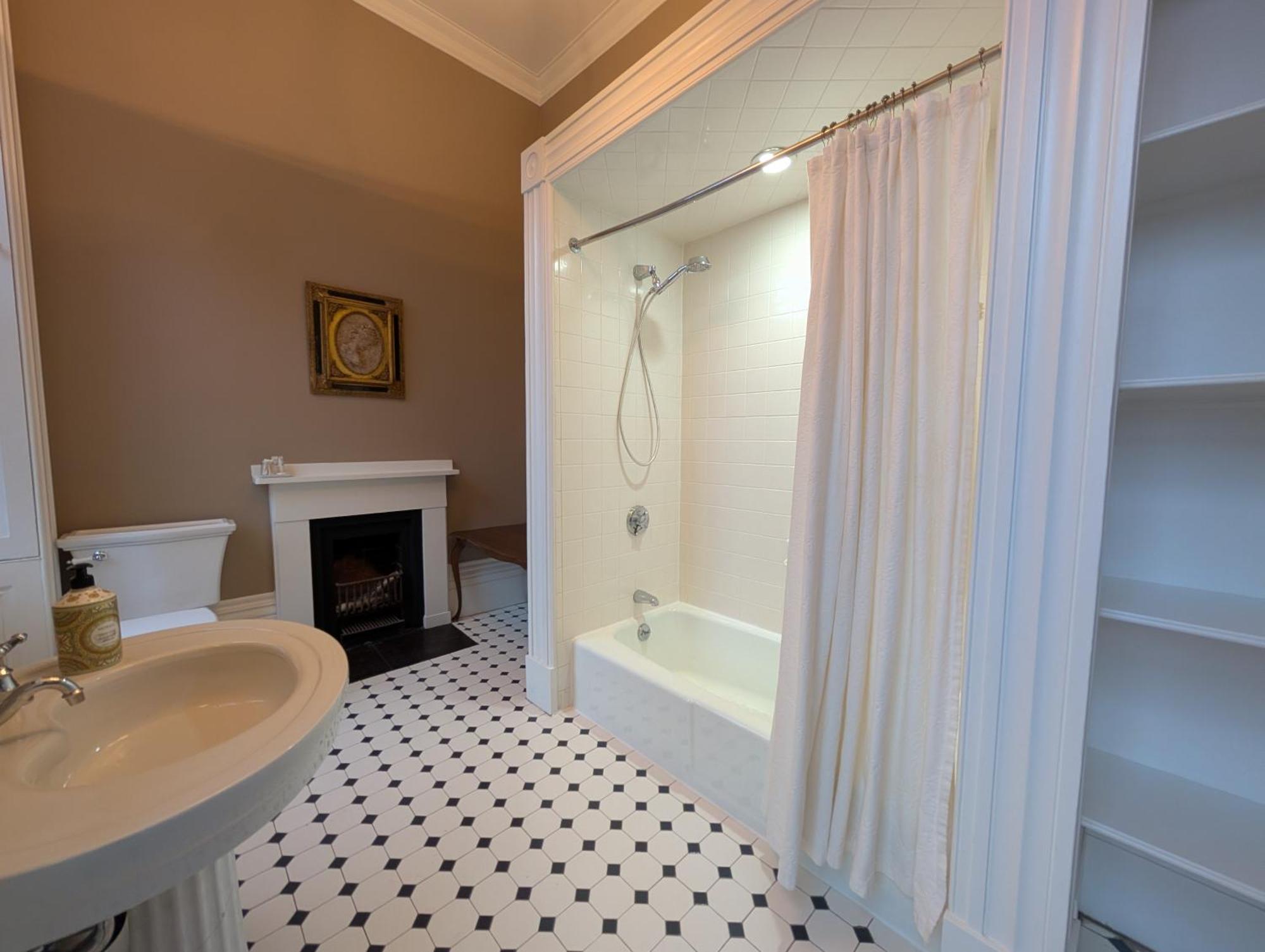 Beacon Hill: The Aldrich House Holiday home