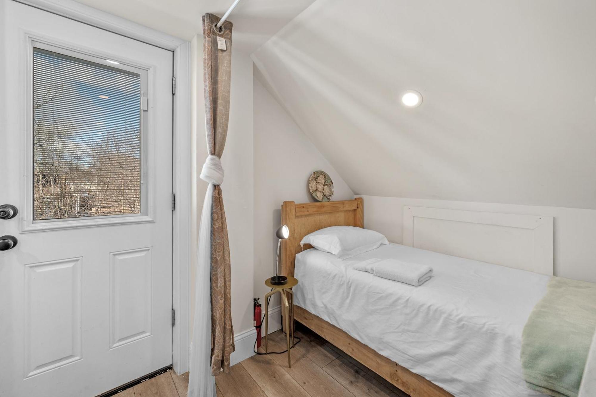 Roslindale Village Apartment