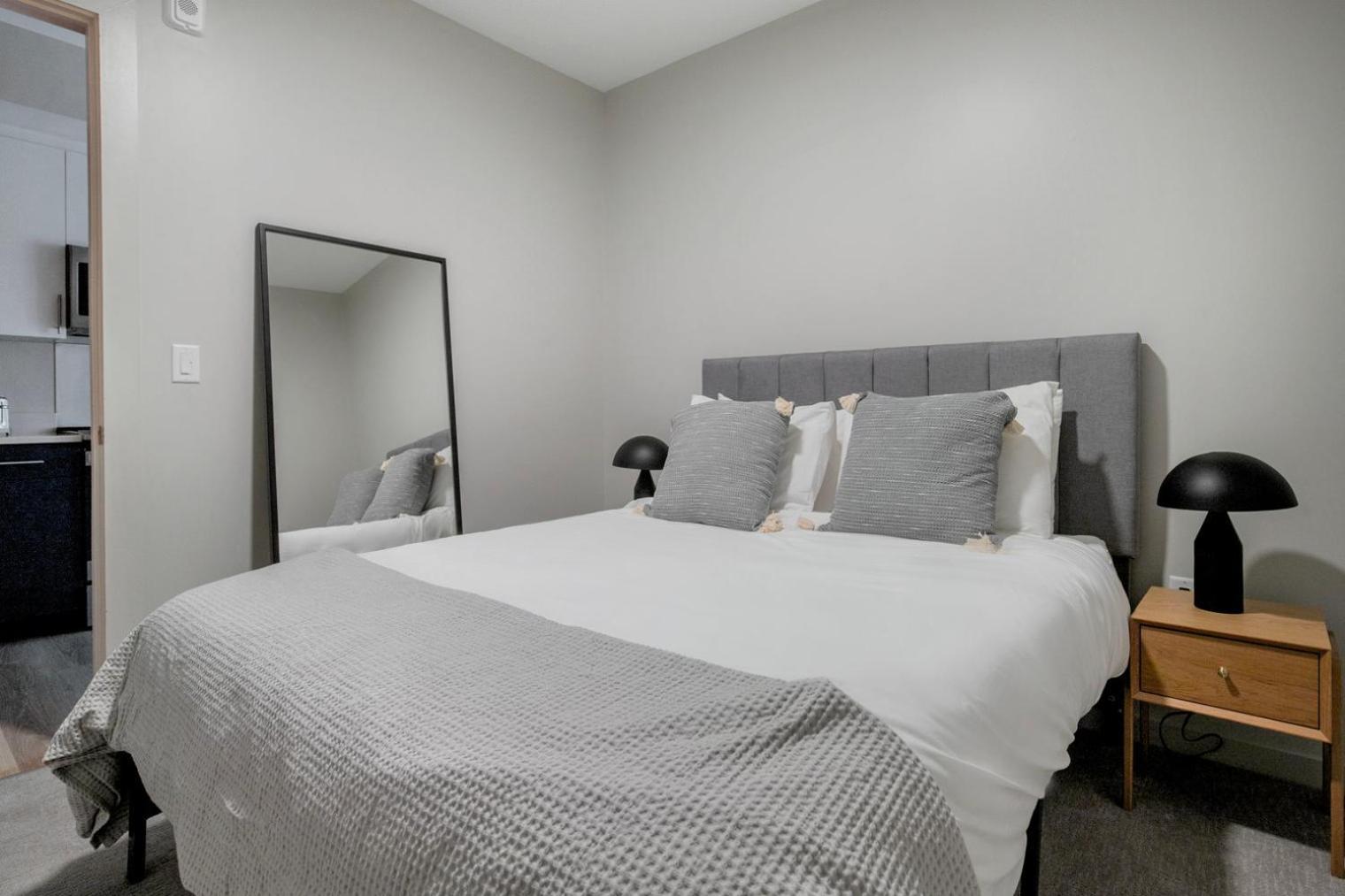 Apartment Brighton Jr 1br W Gym Wd On The River Bos-1000 Boston