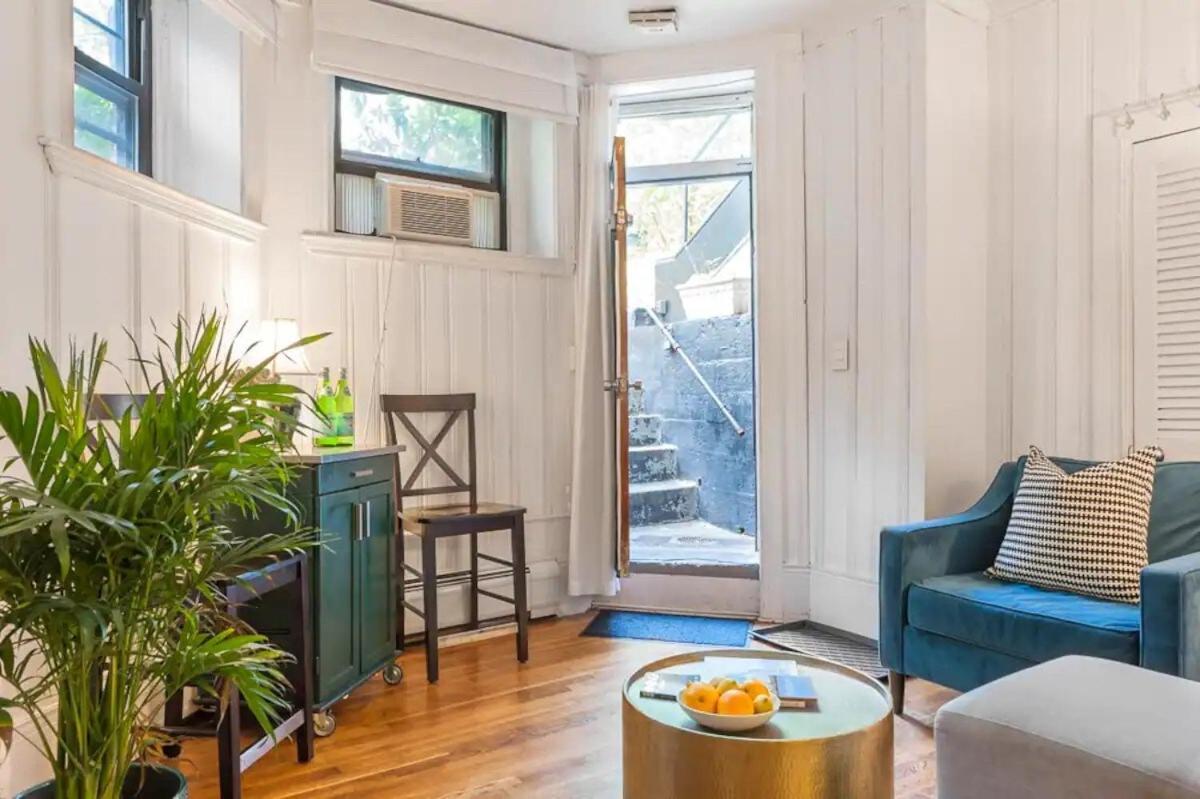 Lovely Next To Prudential & Newbury St *