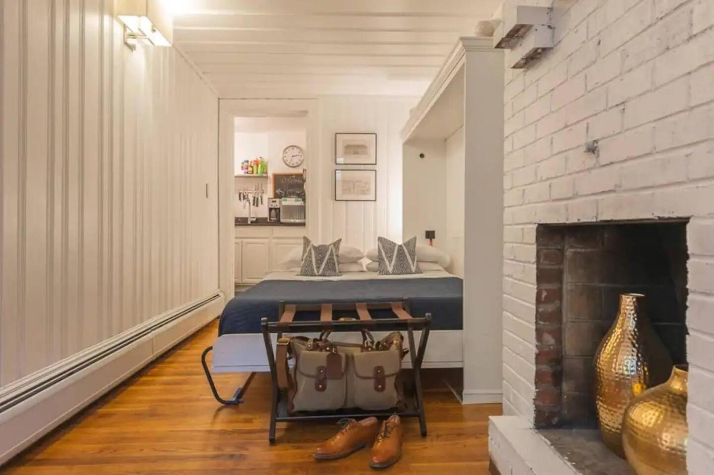 Lovely Next To Prudential & Newbury St Apartment