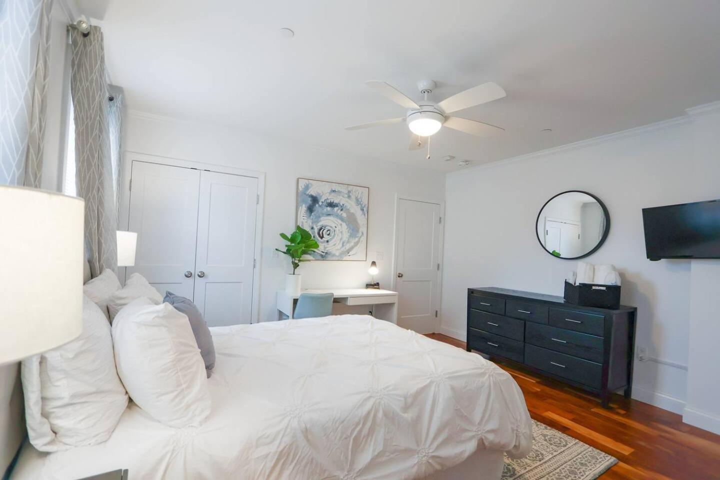 Modern 2-bed, 2-bath, Steps To Northeastern *