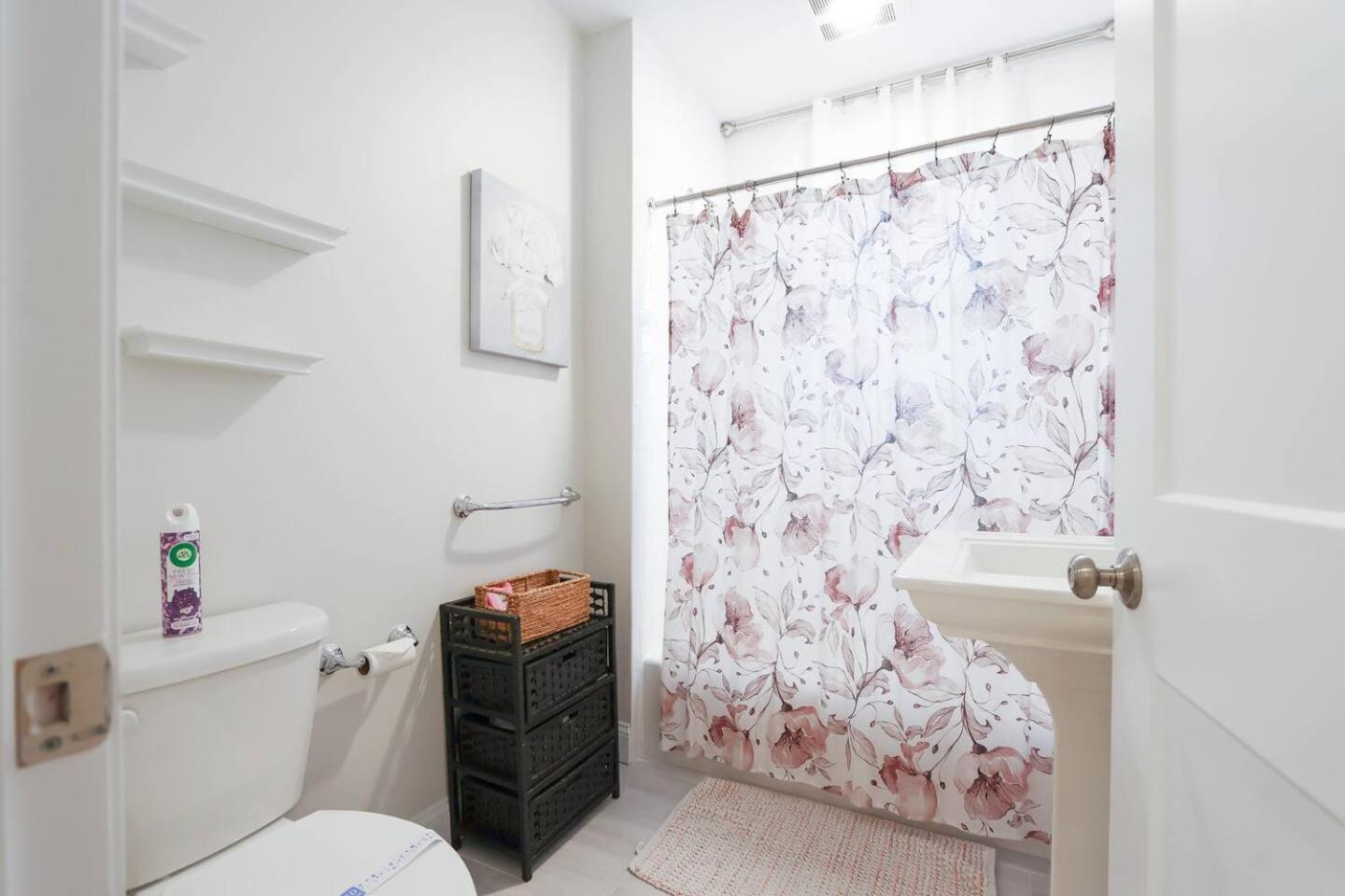 Apartment Modern 2-bed, 2-bath, Steps To Northeastern *