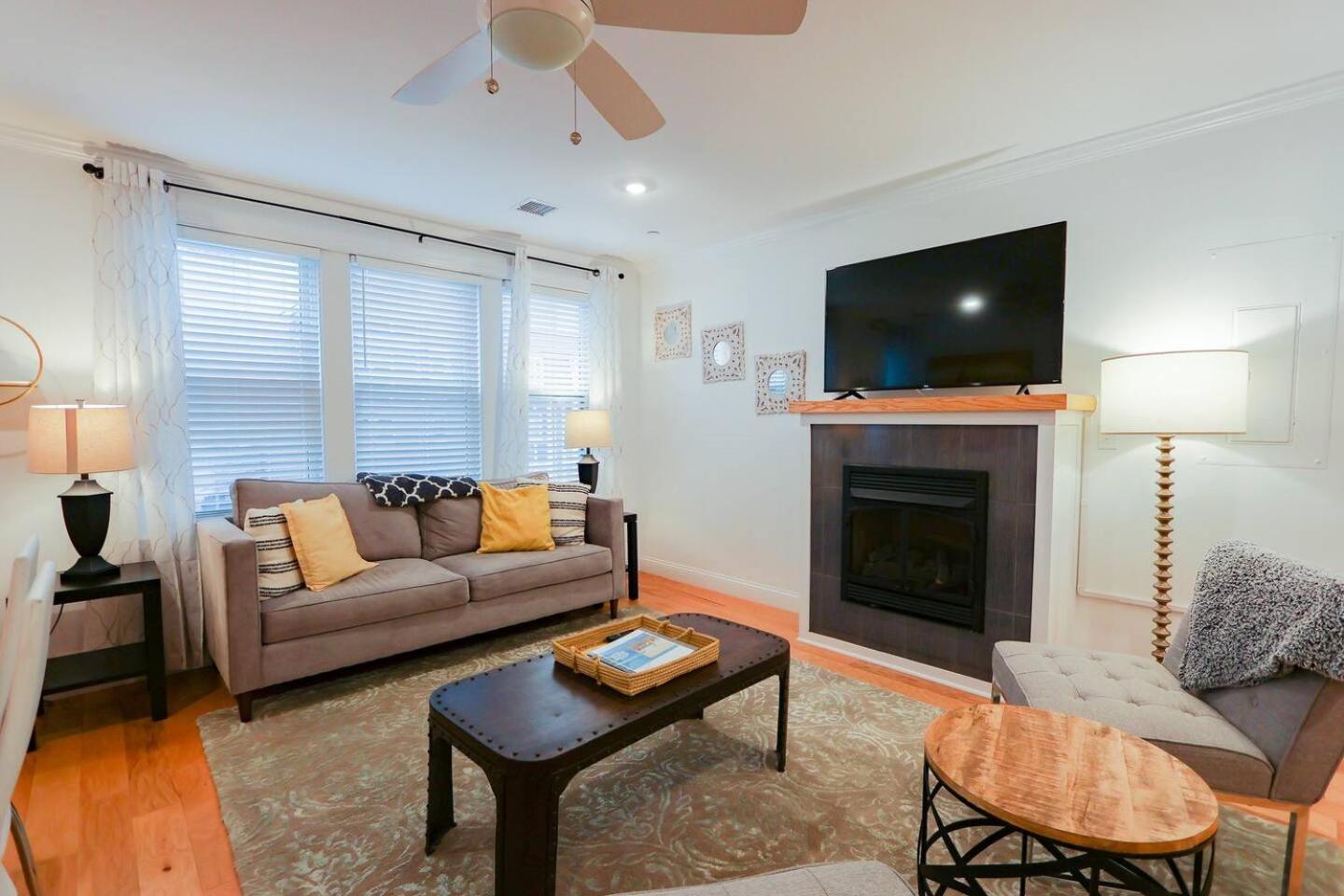 Apartment Modern 2-bed, 2-bath, Steps To Northeastern Boston