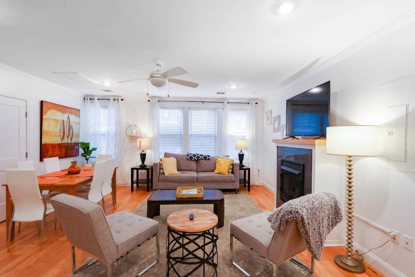 Apartment Modern 2-bed, 2-bath, Steps To Northeastern *