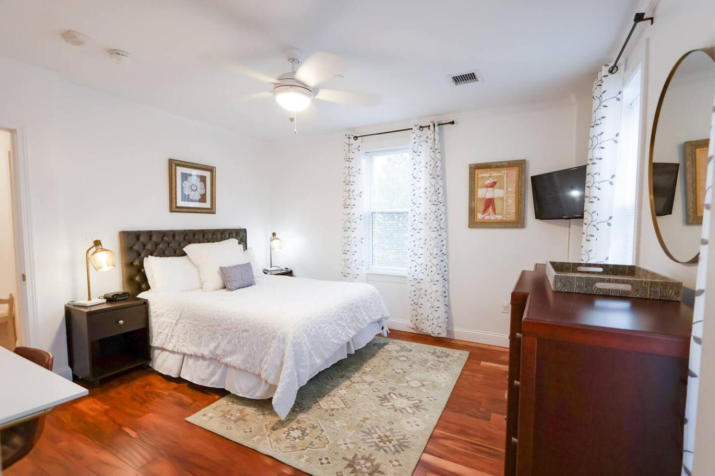 Apartment Modern 2-bed, 2-bath, Steps To Northeastern