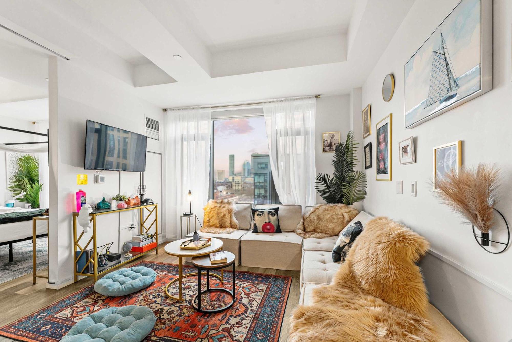 Penthouse South End 1 Bedroom *