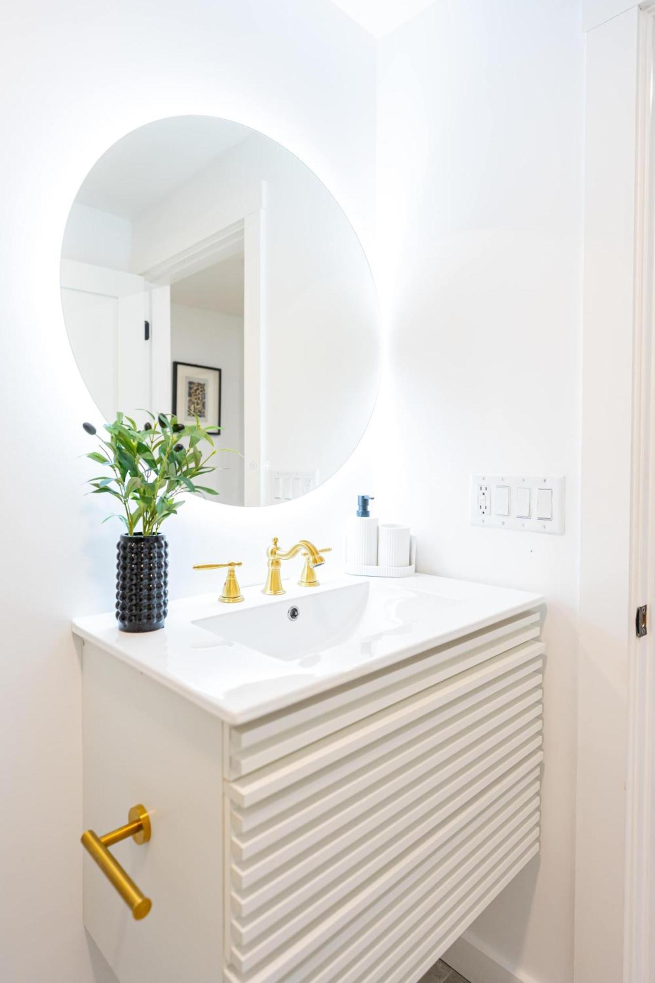 Apartment Modern East 2 Bed 2 Bath