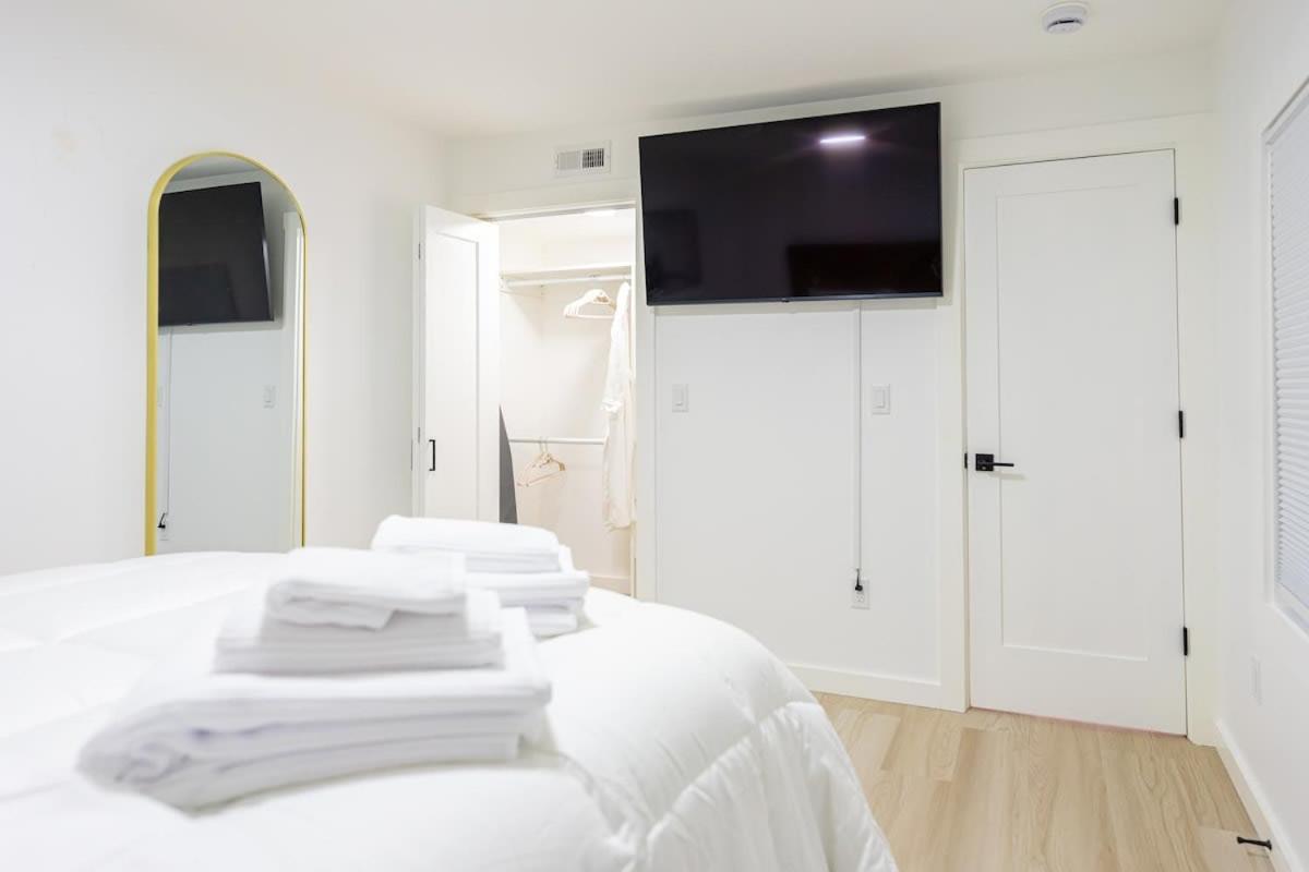 Luxury 2 Bed 2 Bath East * Boston