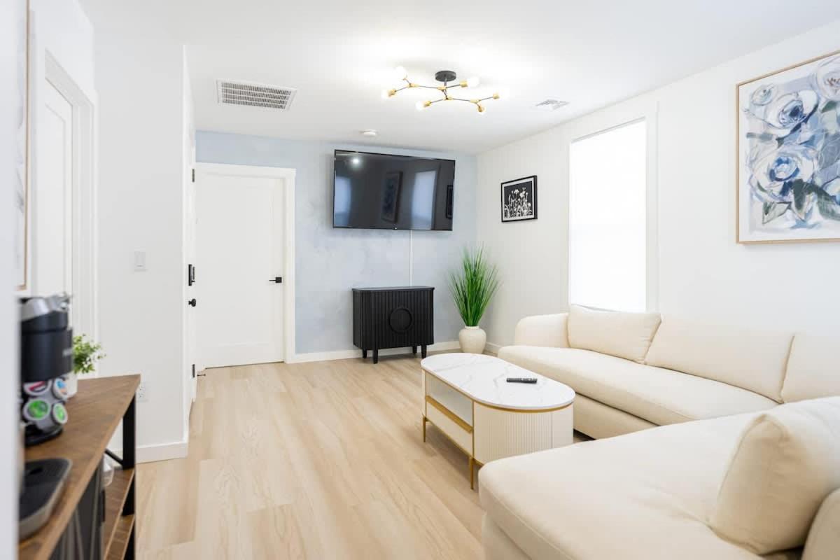 Luxury 2 Bed 2 Bath East