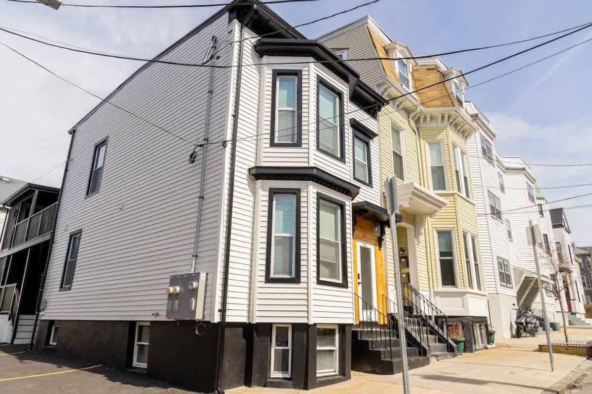 Luxury 2 Bed 2 Bath East *