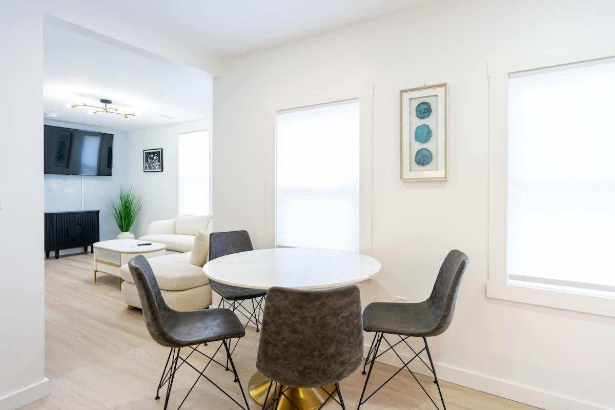 Apartment Luxury 2 Bed 2 Bath East *