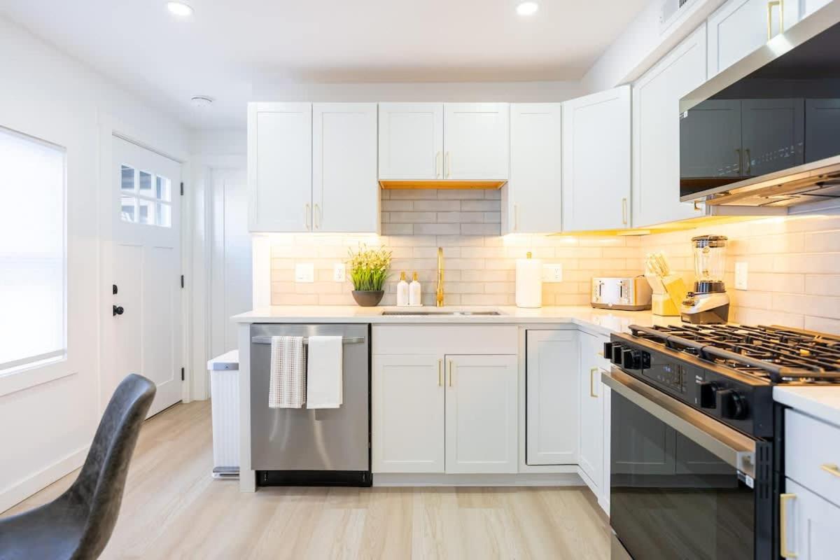 Luxury 2 Bed 2 Bath East Apartment Boston